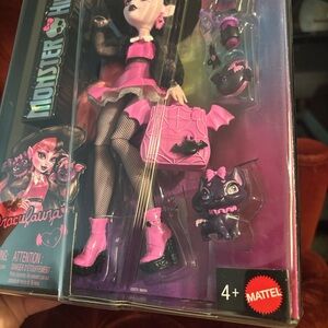 Monster High Draculaura Doll New In Box